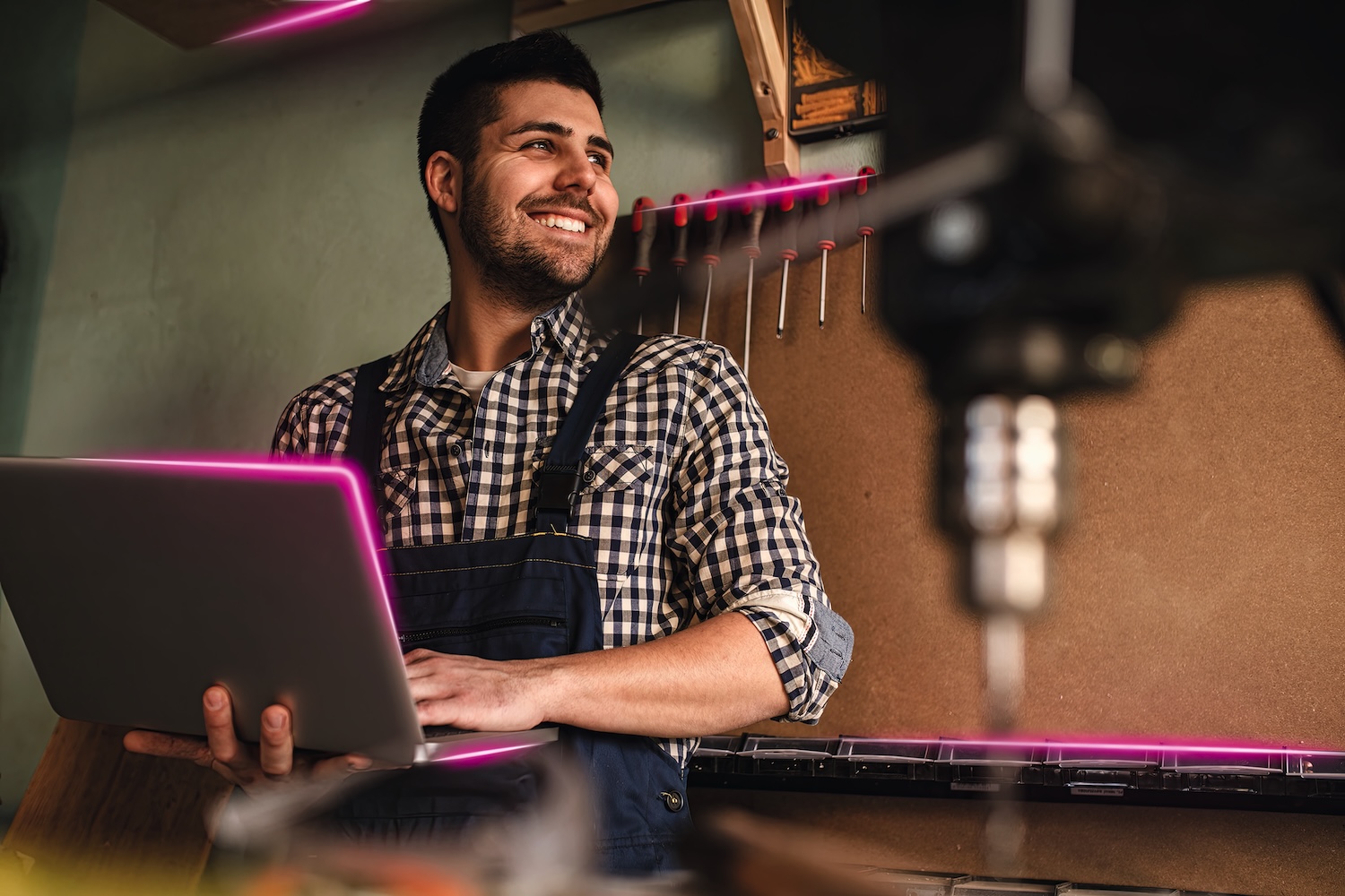 laptop v dílně.jpg